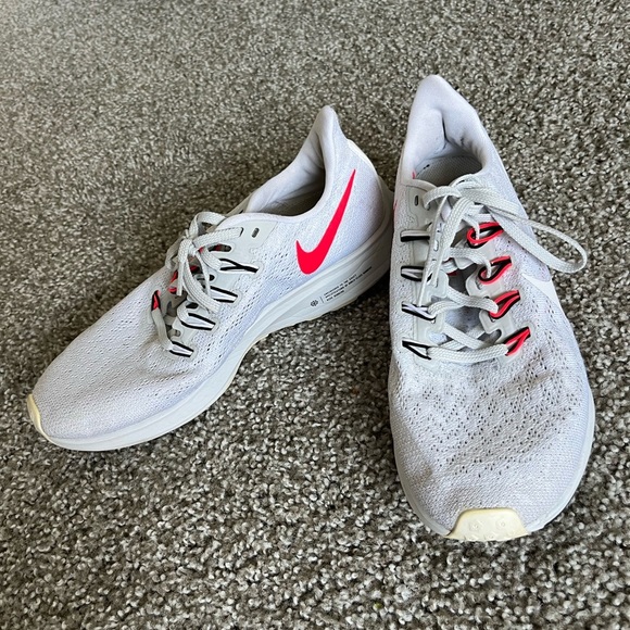 Women’s Size 8.5 Nike Zoom Canada Sneakers - Picture 3 of 6